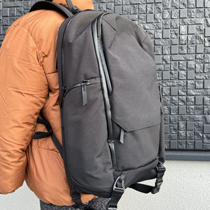 旅行も通勤もOK!ALPAKAの新作「ELEMENTS TRAVEL BACKPACK AXOFLUX」を徹底レビュー