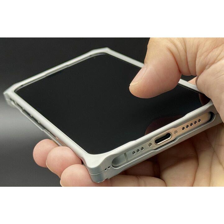 ギルドデザイン ソリッドバンパー iPhone 15