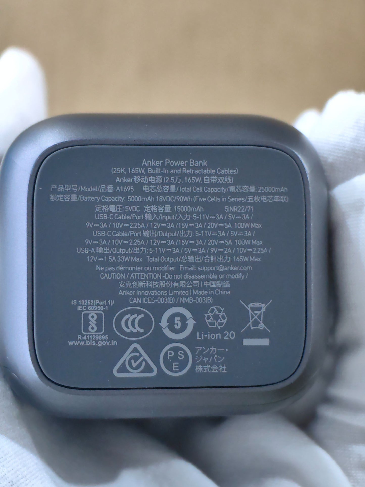 Anker Power Bank (25000mAh, Built-In & 巻取り式USB-Cケーブル)