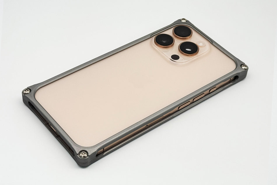ギルドデザイン ソリッドバンパー iPhone 16 Pro