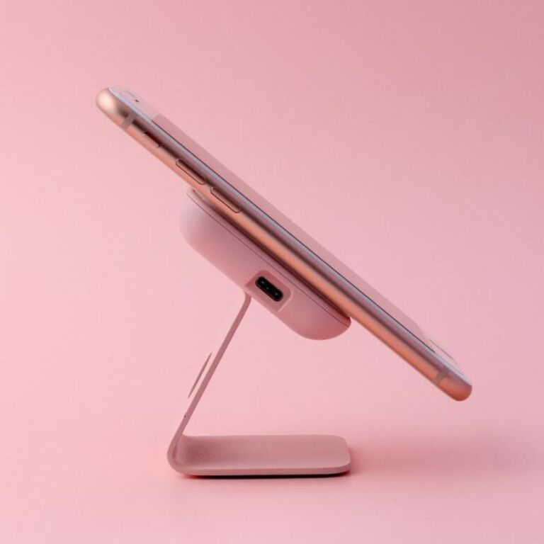 え、浮いてる？2in1のワイヤレス充電スタンド「STAND:ON」が便利でお洒落な件