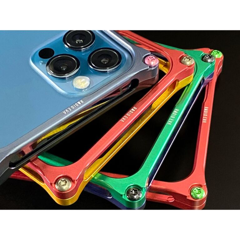 RADIOEVAとGILDdesignのコラボモデルが登場！エヴァコラボのジュラルミン削り出しiPhone12/12Pro用ケースがかっこよすぎ…