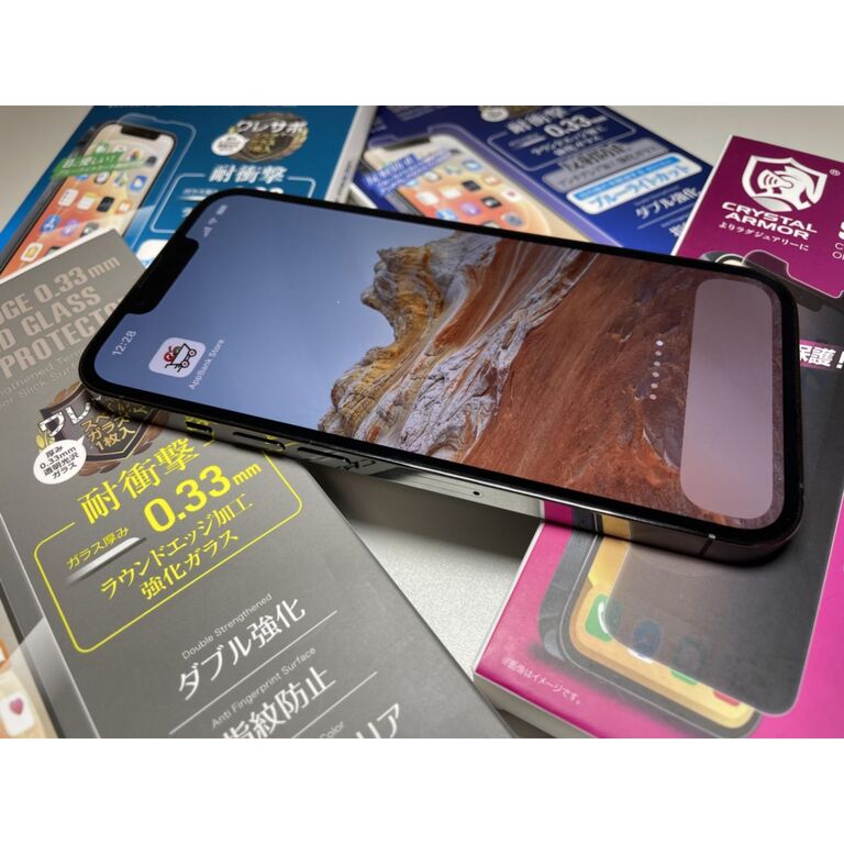 画面が割れたらシンプルに病むので、iPhone 13 Proに屈強なガラスフィルムを貼ってみた