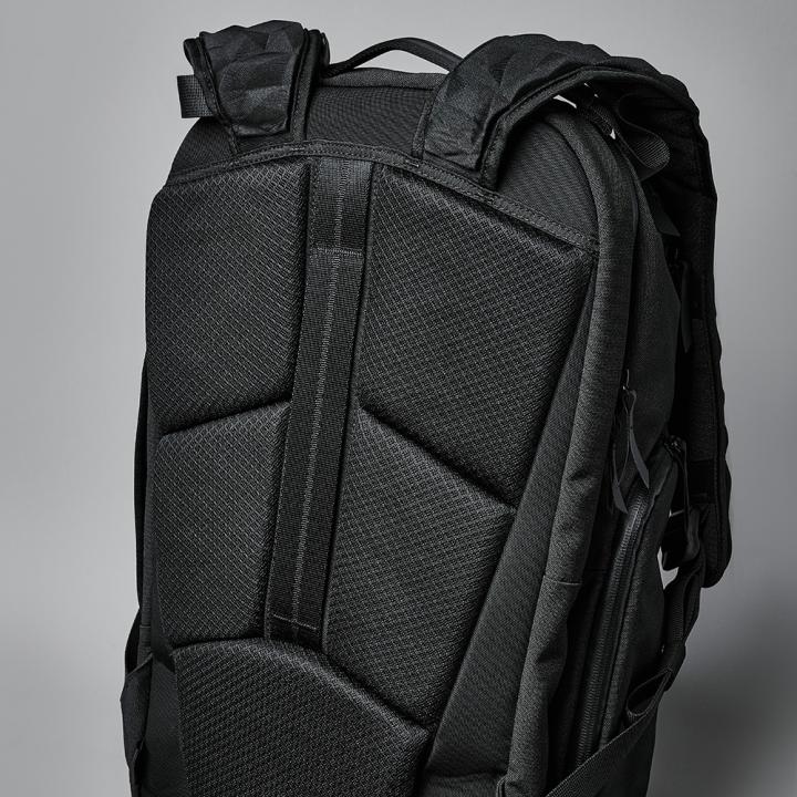 ALPAKA ELEMENTS TRAVEL BACKPACK AXOFLUX
